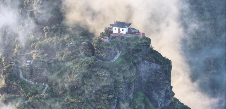 霞光云海梵凈山